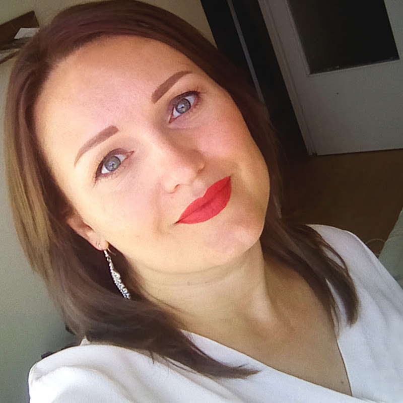 Iryna Shevtsova Logo