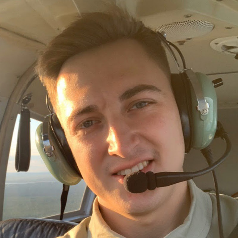 Пилот Мельников Logo