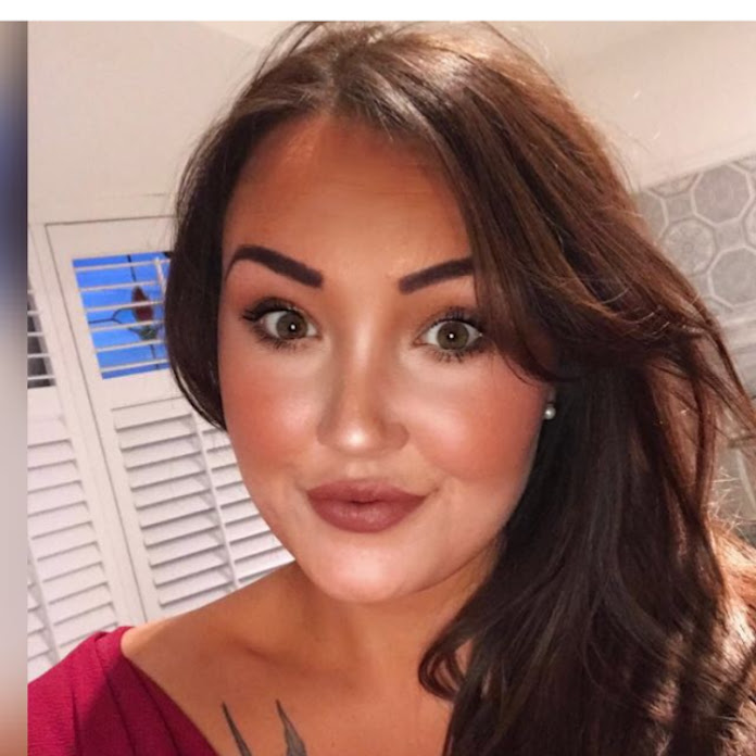 Rosie Henshaw Net Worth & Earnings (2026)