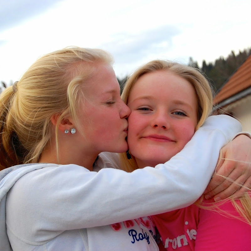 Emma & Sara Stona