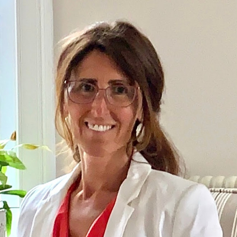 Dr. Mia Holland