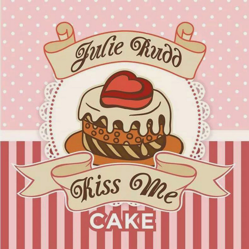 Kiss Me Cake by Julie