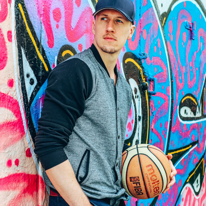 Niko Skouen