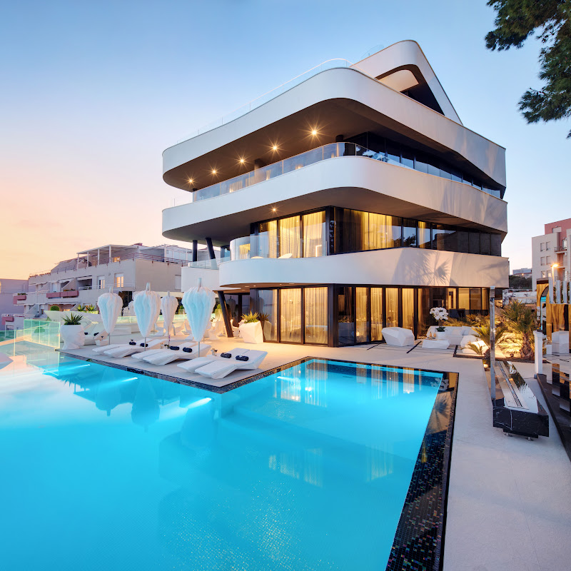 Posh Residence