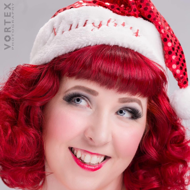 Holliedazzle’s Holiday Corner