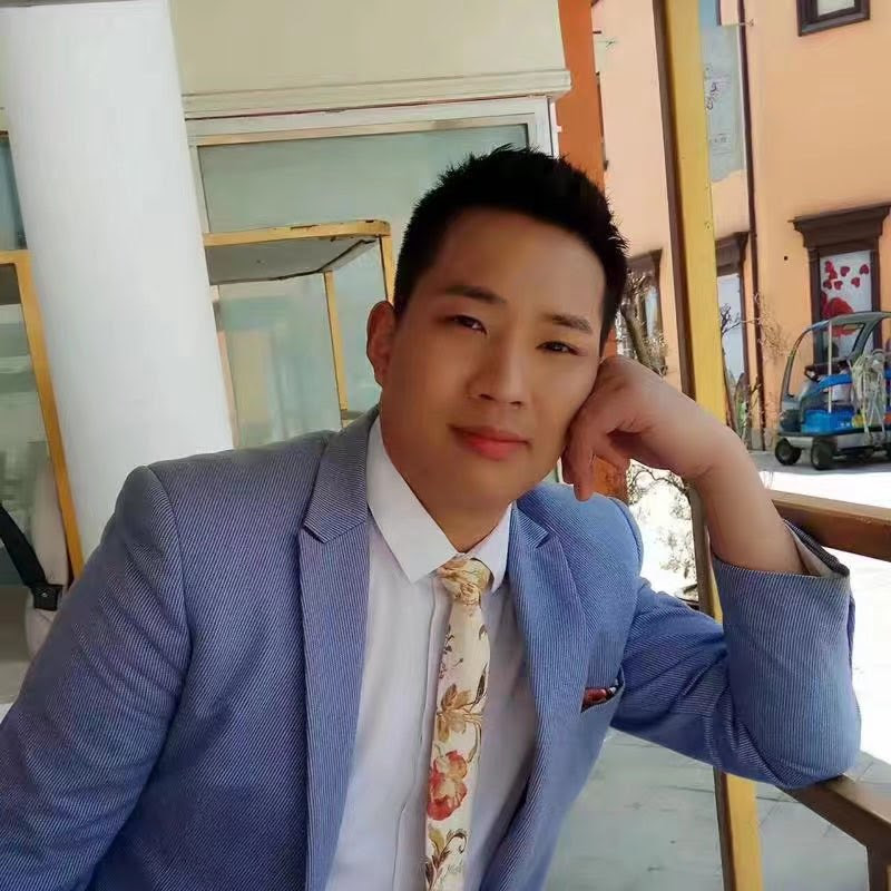 留意美食 LiuYi Cuisine Logo