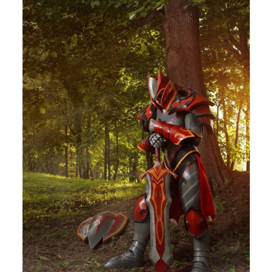 Личность на дк дота. Дота 2 omniknight. Драгон кинг дота 2. Дк дота 2. Личность на дк дота.