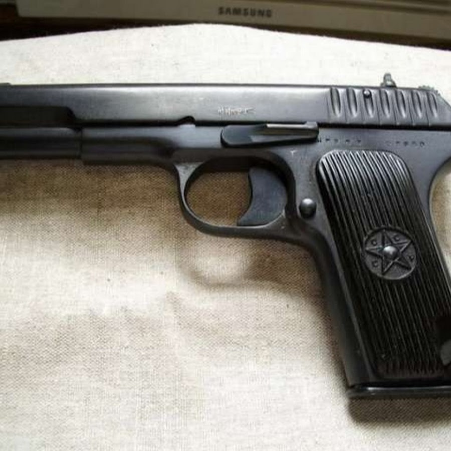 русский тт. русский тт. пистолет токарева тт. токарев пистолет тт. тт пистолет с красной рукоятью.