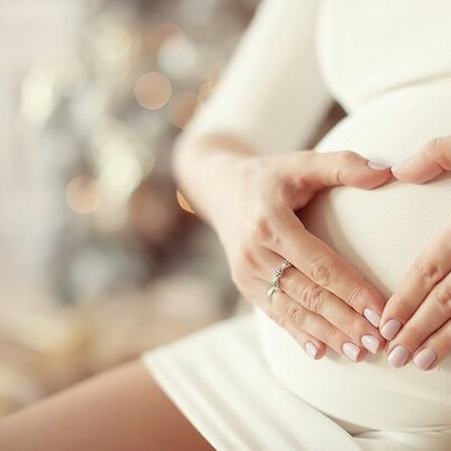 открытка о беременности. беременные девушки с мужчиной. 19 под сердцем. татуировки для подруг надписи. тату с именами детей для девушки под сердцем.