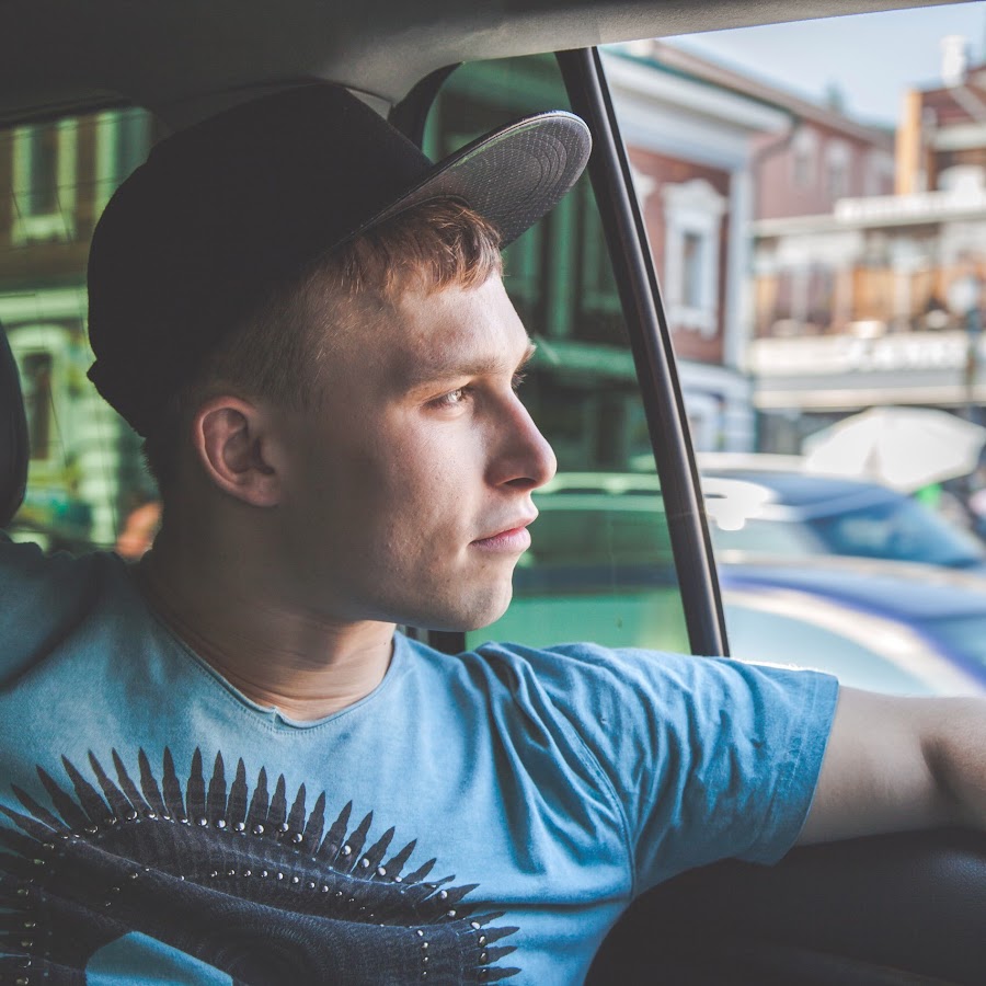 Актер лохов. Актер лохов. Лысый в очках. Актер лохов. Смешной лох.