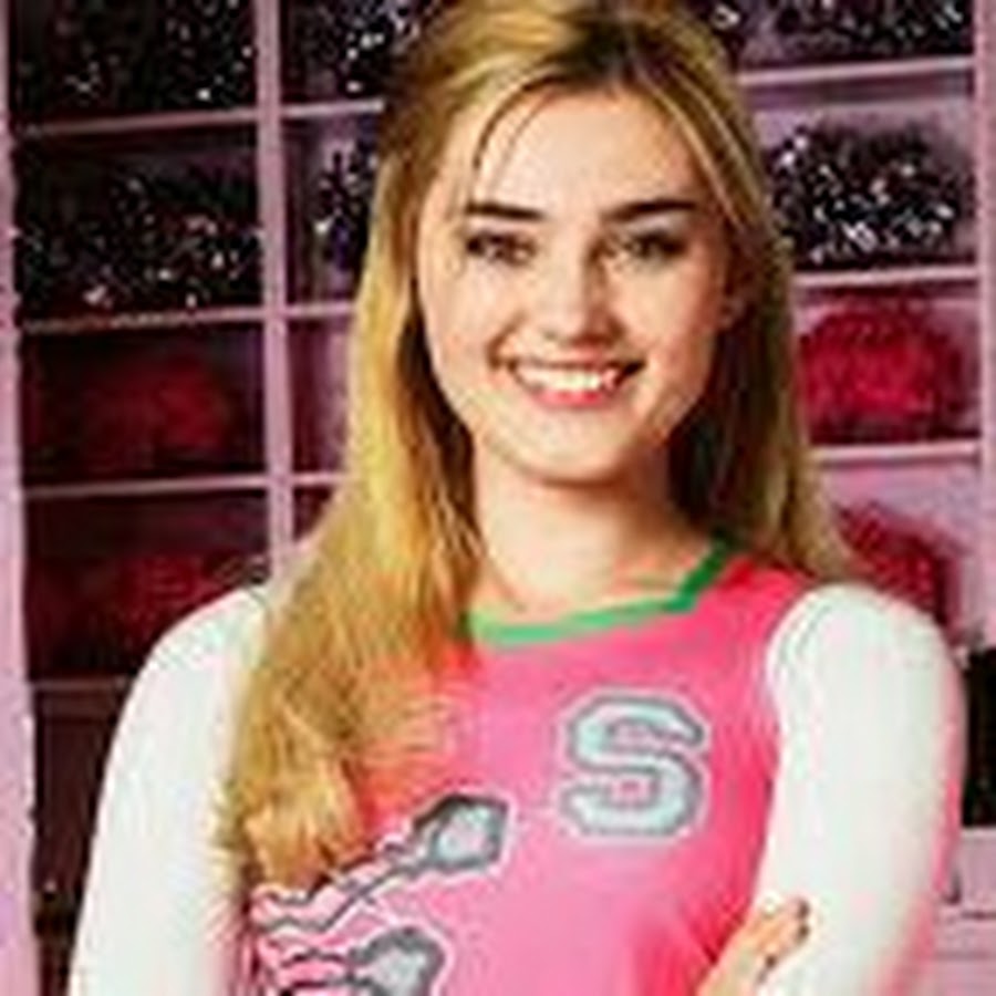 Мег 16. Meg myers 2021. Мег майерс певица. Зомби дисней аддисон. Мег 16.