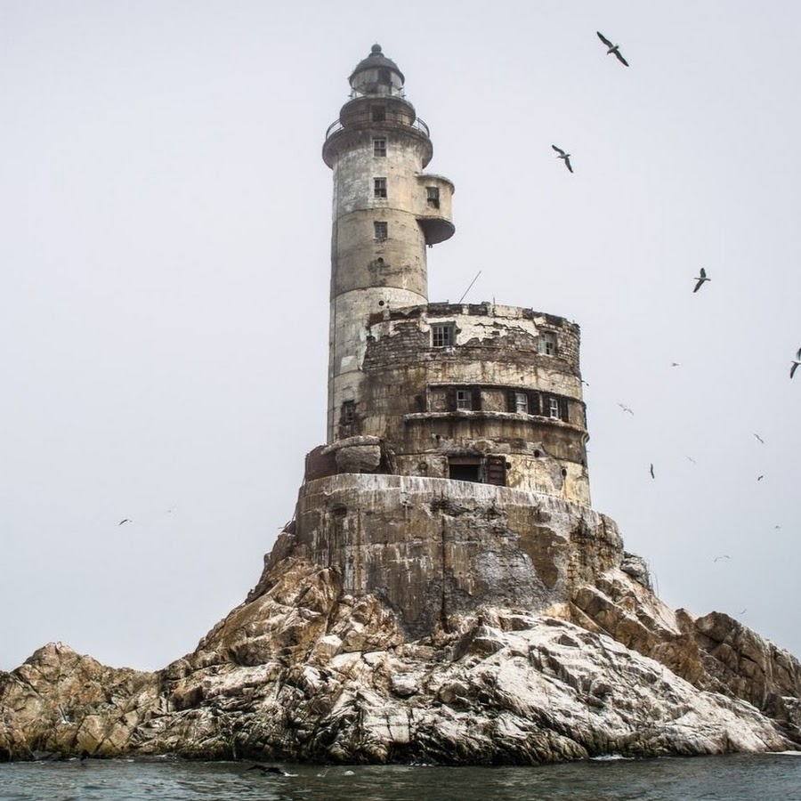 маяк камень опасности сахалин. заброшенный атомный маяк анива. анапский мыс с маяком. разрушенные маяки ладожского озера. маяк в проливе лаперуза.