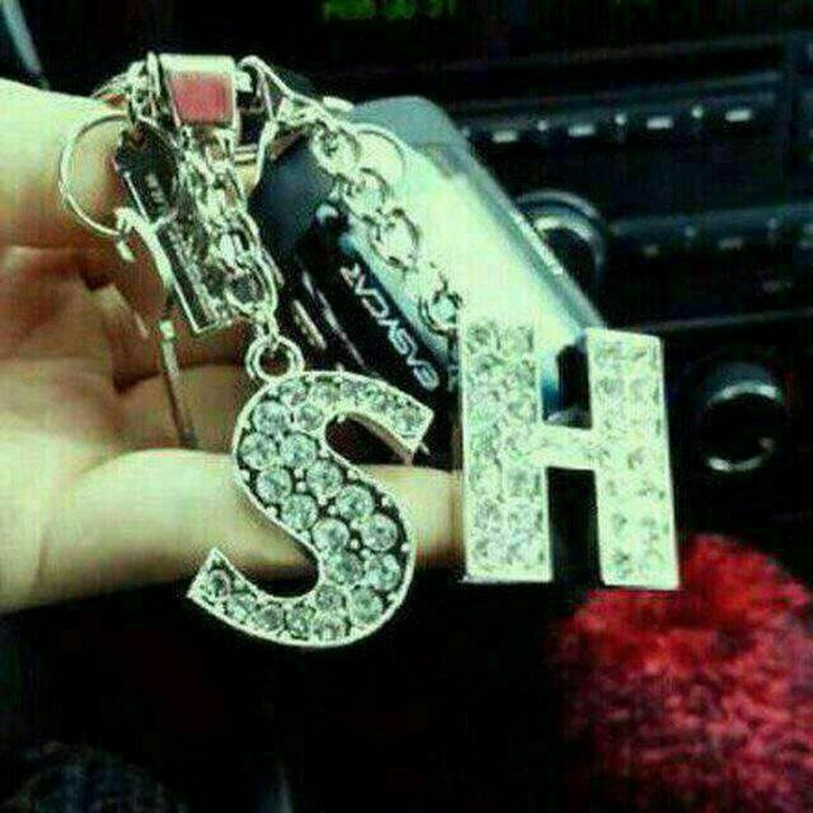 Y va f. Буква м на черном фоне. Буква м фото. Крутые предметы. Романтическая буква м.