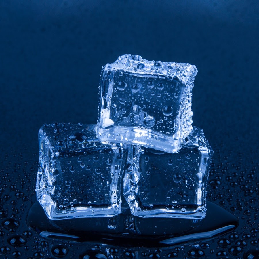 Кусочки льда песня. Кубики льда. Кусочки льда. Лед. Лед фон.