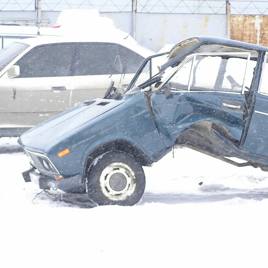 ваз-2106 "жигули" разбитая. ваз 2105 убитый. ваз 2106 побитая. ваз 2106 гнилая битая. сломанный жигуль.