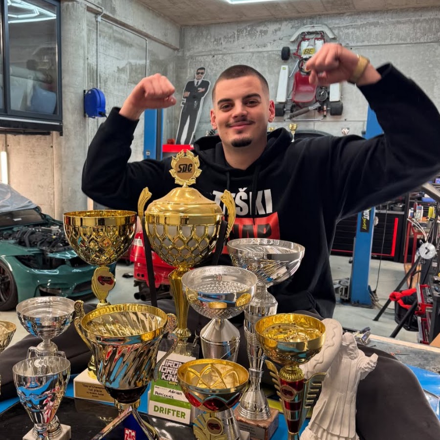 AKedOLQFPX-ryklH2OKbi7EYDV_8O3Tq_5VZsy_-VnqmmQ=s900-c-k-c0x00ffffff-no-rj