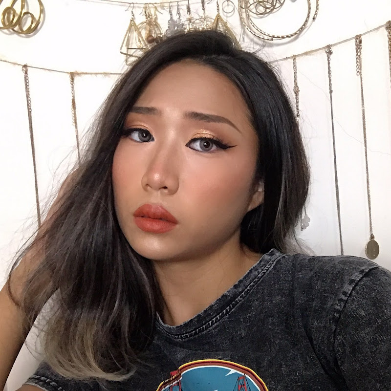 維多衣衣YiYi - 網紅的藏寶箱 