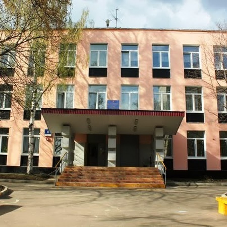 современная школа. класс начальной школы в испании. типовая московская школа. современная школа. школьники в классе.