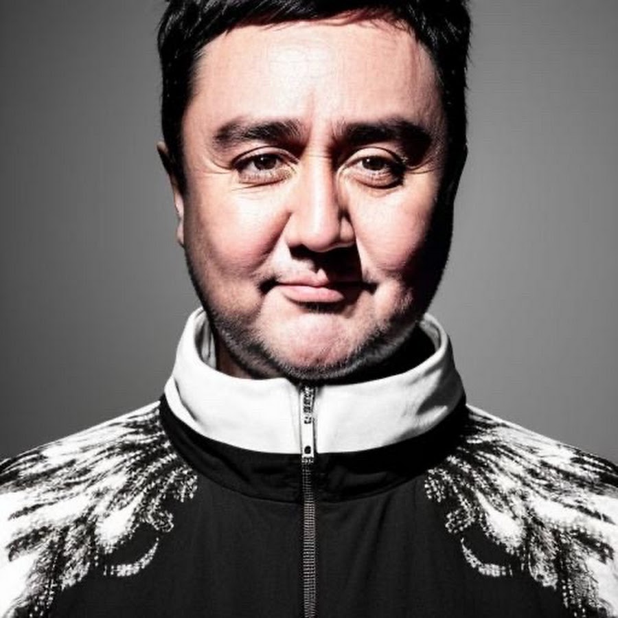 Ромбовидная табличка. The end is near мем. Симпсоны the end is near. The end in near. Сумасшедший с табличкой.