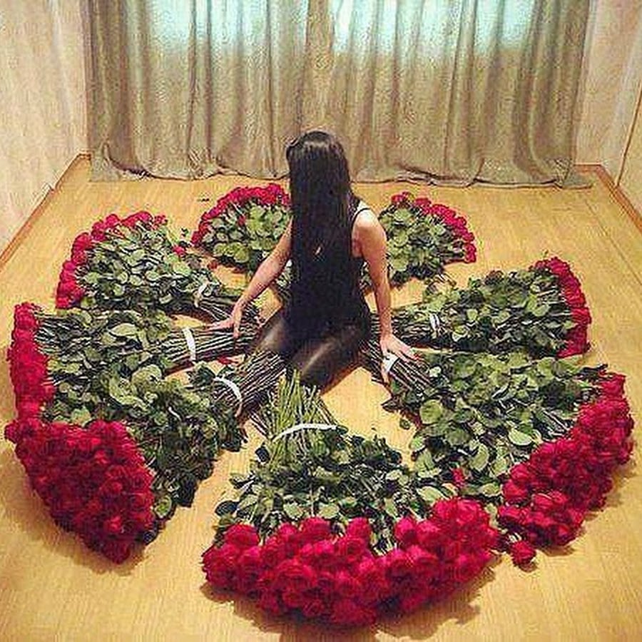 фото с букетом роз позы
