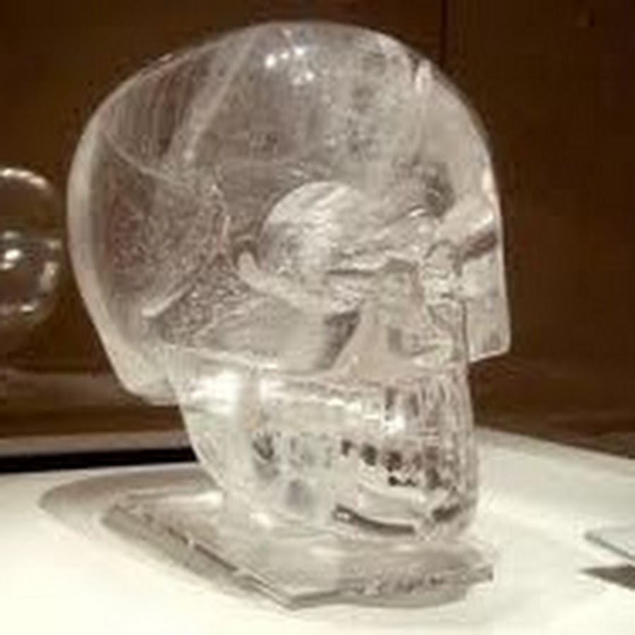 Про хрустальный череп. Череп митчелл-хеджеса. Хрустальная челюсть. Хрустальный череп в британском музее. Хрустальный череп в британском музее.