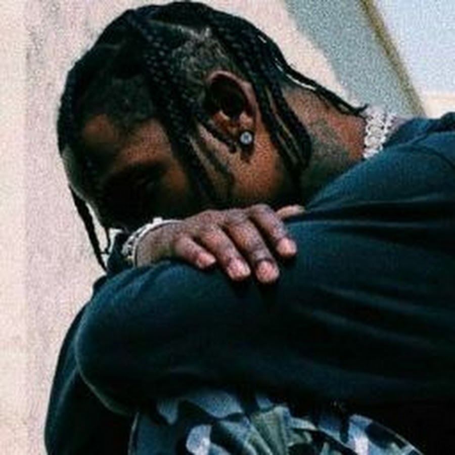 Трэвис скотт в шапке. Трэвис скотт 6. Трэвис скотт в маске. Косички трэвиса скотта. Трэвис скотт вайб.