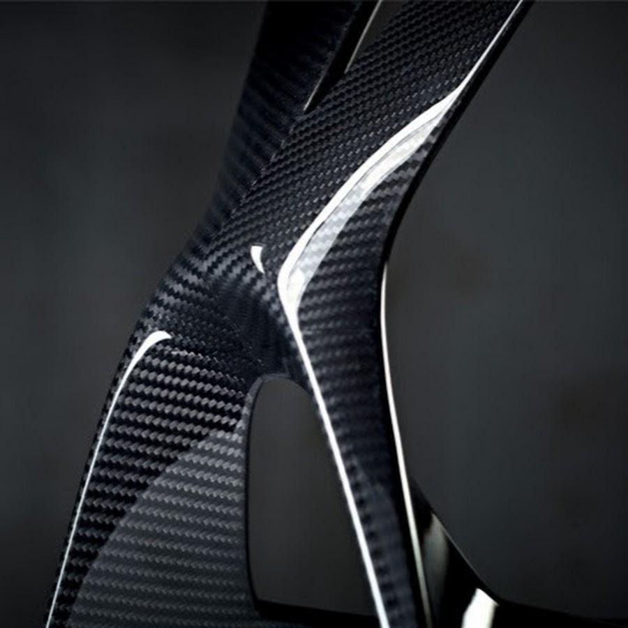 Carbon Fiber дива