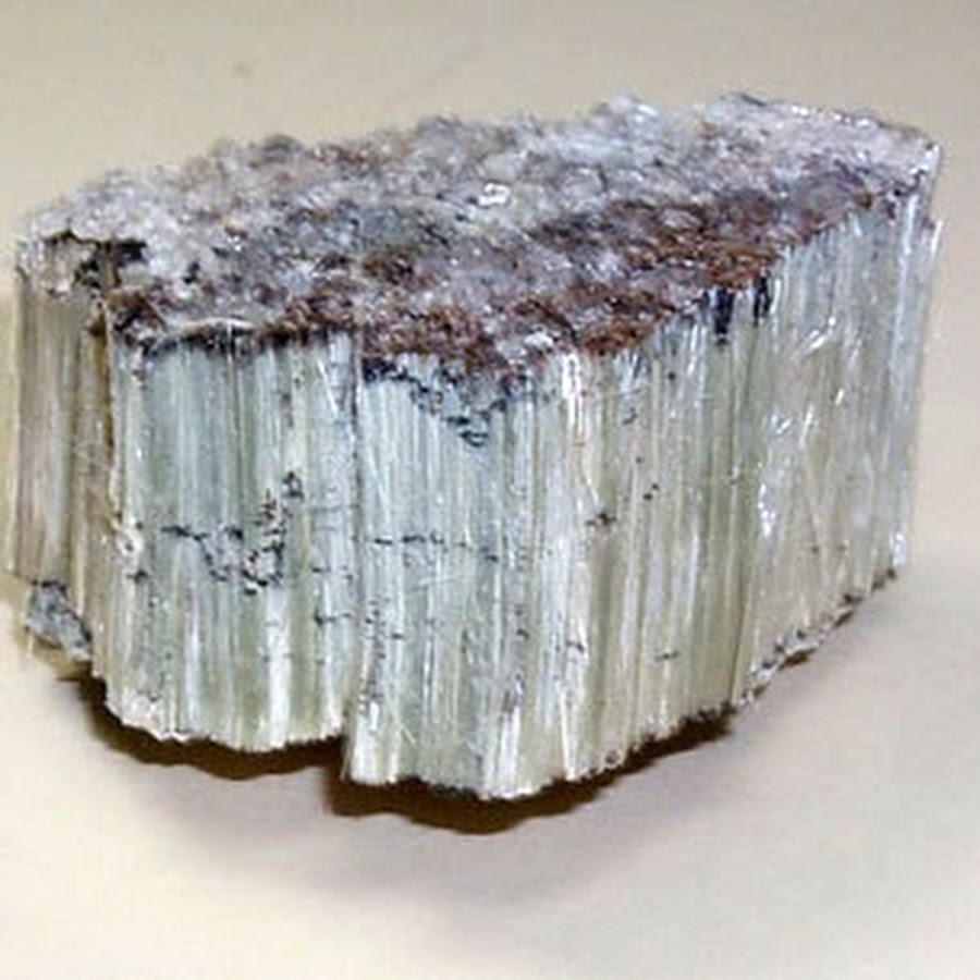 Асбест минерал описание. Матео асбест. Хризотил асбест. Асбест порода. Кристалл асбеста.