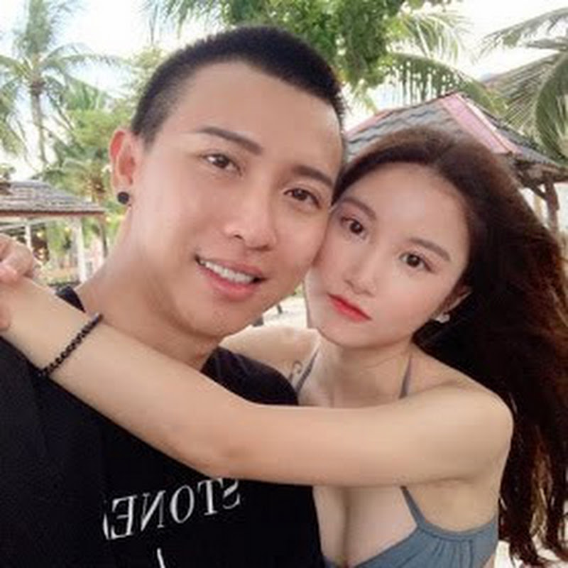 CharlesTee & Mona - 網紅的藏寶箱 