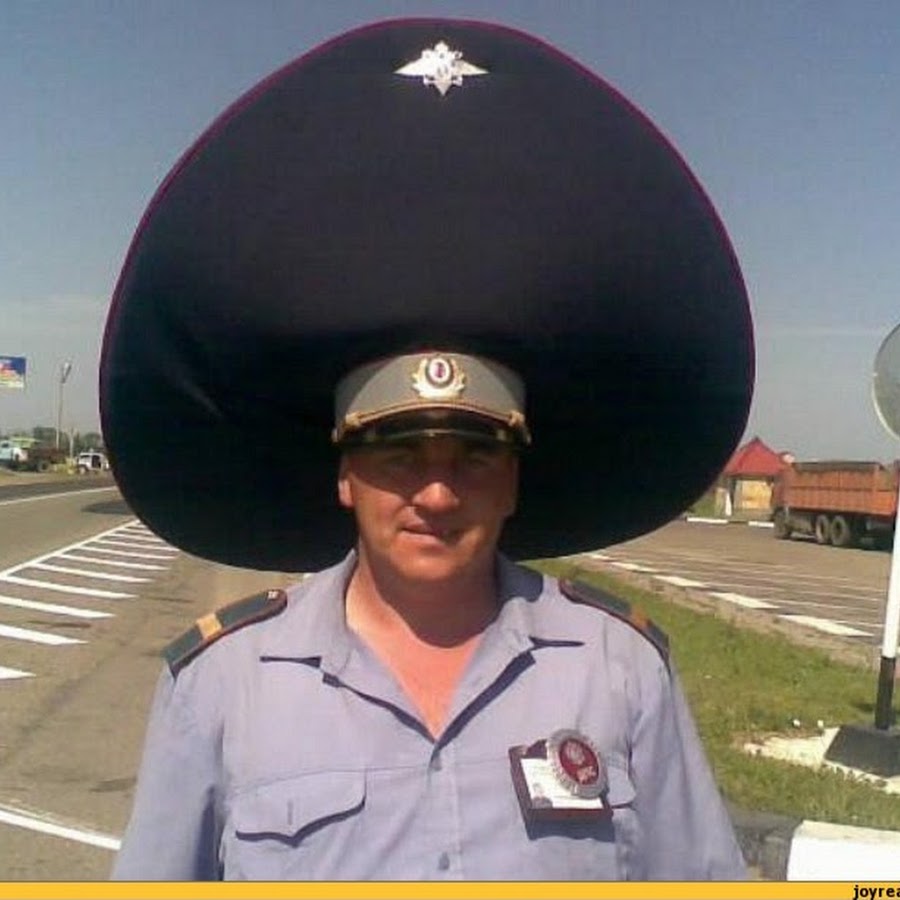 Человек в фуражке