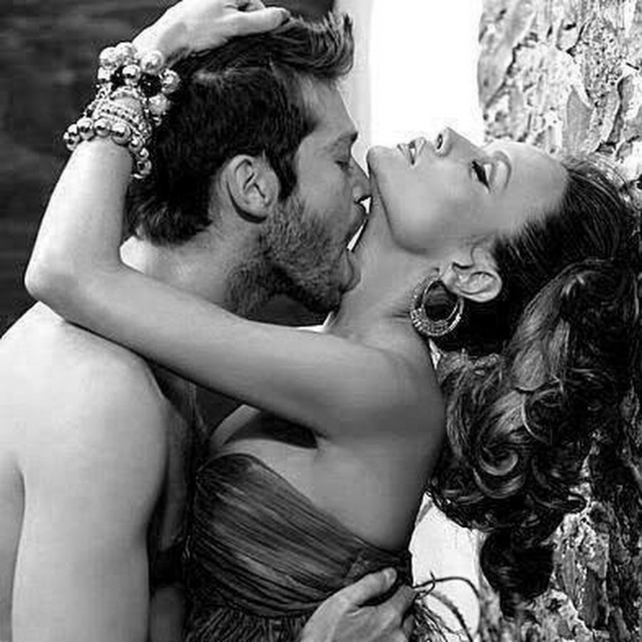 Страстное трио. Страстный поцелуй. Шикарный поцелуй. Поцелуй страсть. Мужчина и женщина страсть.