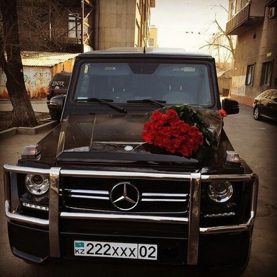 Гелендваген и розы