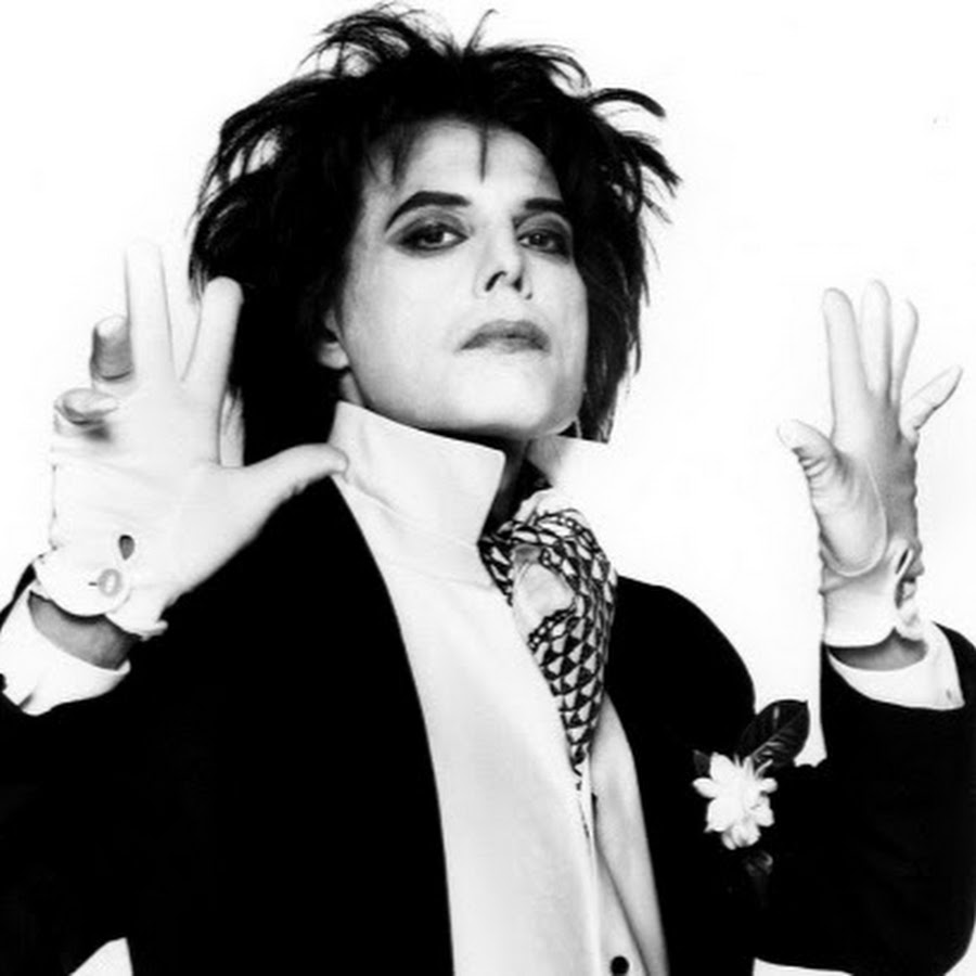 фредди меркьюри innuendo. фредди меркури im going slightly. Queen i'm going slightly mad клип. слайтли мэд. фредди меркури с бананами.