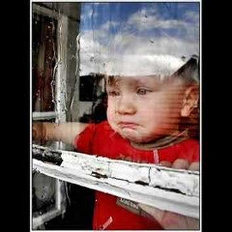 В детдом в детдом мем. Груднички в детских домах. У нас двойня. У нас двойня сдай их в детдом. Новорожденные дети в детском доме.