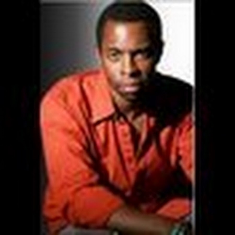 Трава поле. 1+1 черный актер. Длинная трава. Трева этьен. Трева.