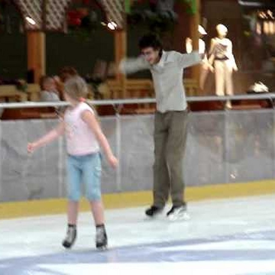 Champion essentials tron skate. Skating like me. Скейтбордист рисунок. Skater перевод. Логотип скейт.