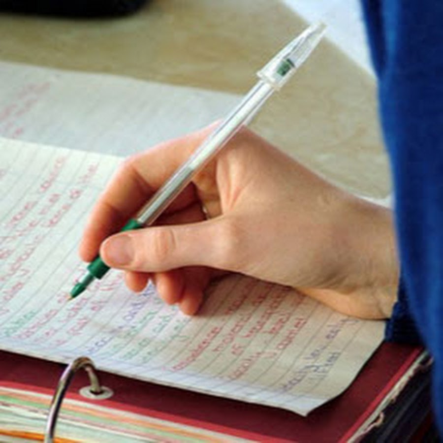 Writing paper help. Рука пишет. Пишет ручкой я люблю кушать. Writing paper help. Research paper красивое фото.