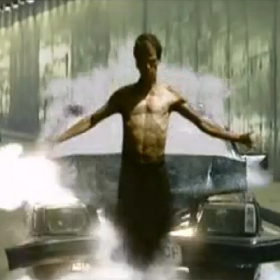 Unkle клип с младенцем. Reality crash гиф. Животное в свете фар. Unkle rabbit in your headlights. Unkle be there клип.