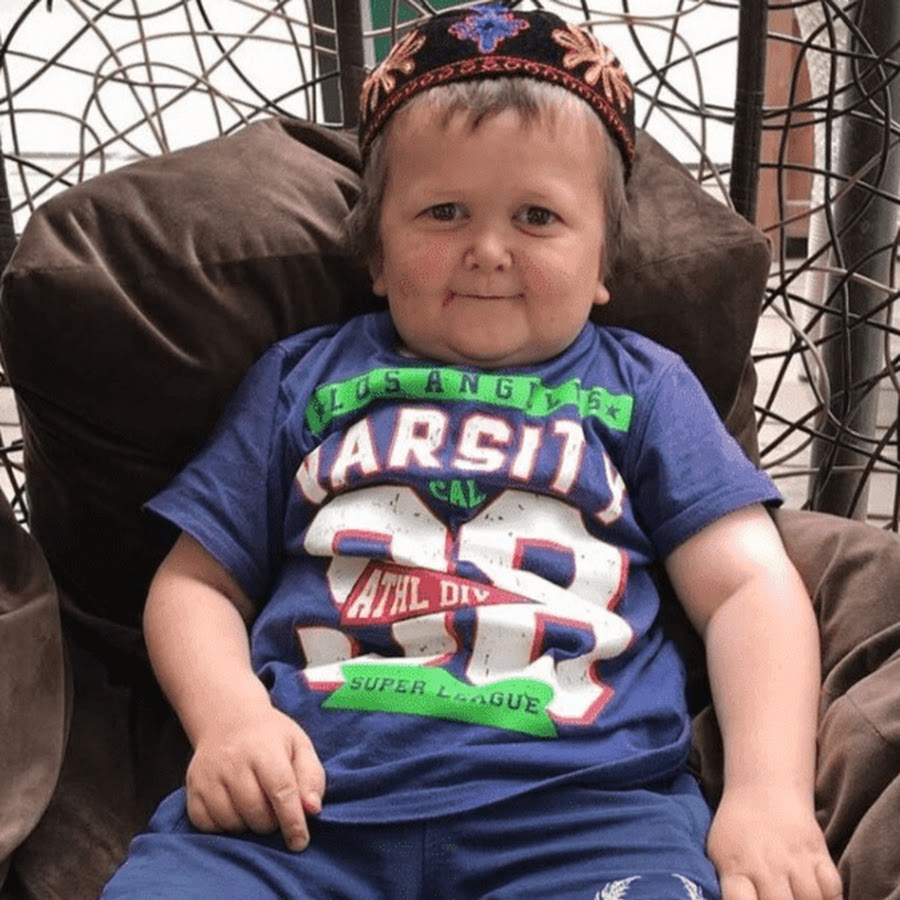 Хасбулла хасбик. Хасбик сколько лет на самом деле и что с ним биография. Хасбулат блоггер. Хасбик магомедов. Хасбик.