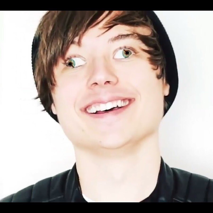 Мамикс 2023. Это ютубер который. Это ютубер который. Ютуберы. Это ютубер который.