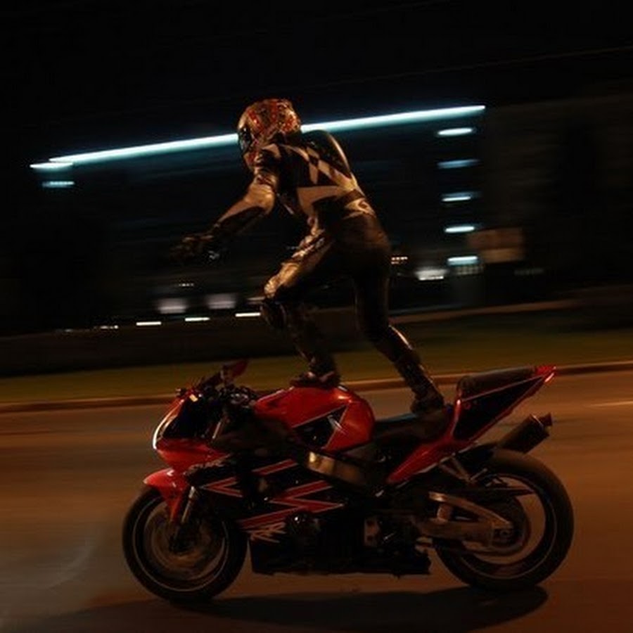Адреналин скорости. Крутой мотоциклист. Мотоциклист на мотоцикле. Человек на мотоцикле. Аватарки мотоциклистов.