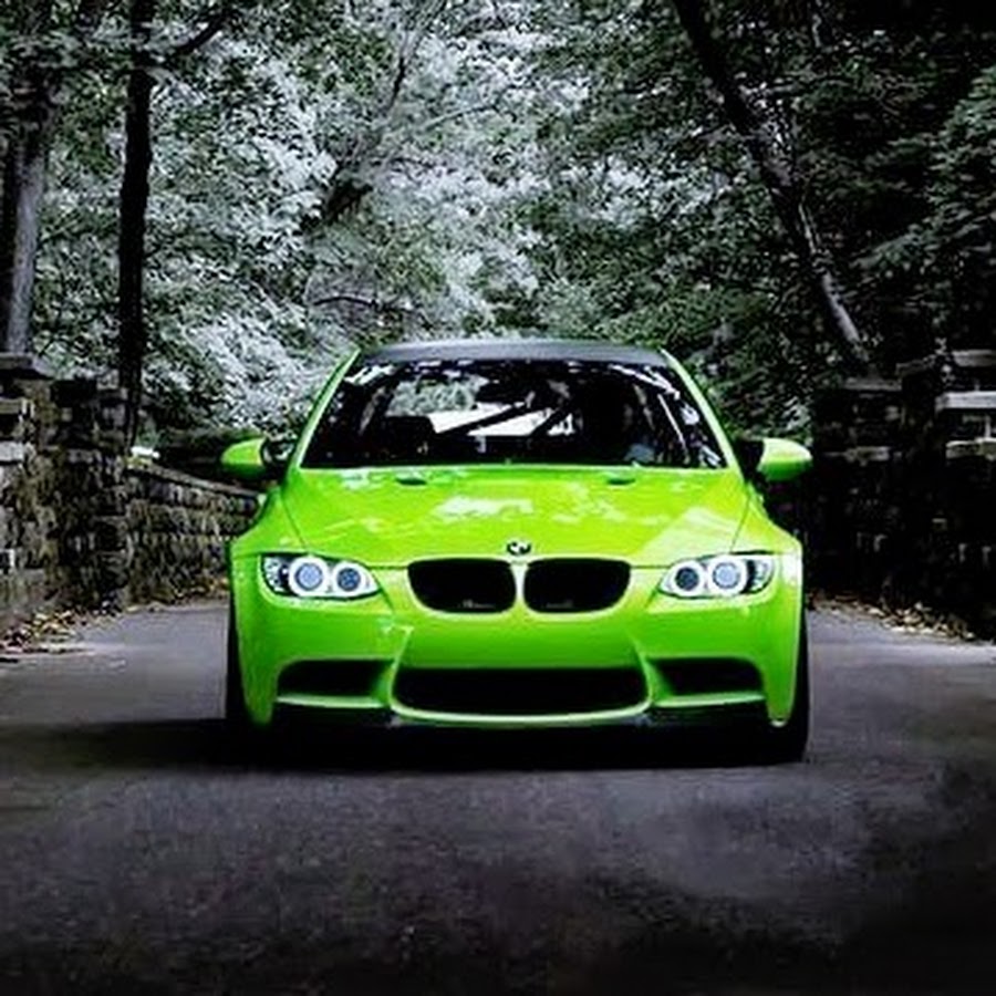 Едем в бэхе. Бэха 2 тэтэхи. Bmw e34 бумер едет. Едет беха две тетехи. Едет беха две тетехи.