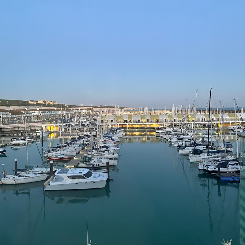 Celine Linn - 網紅的藏寶箱 