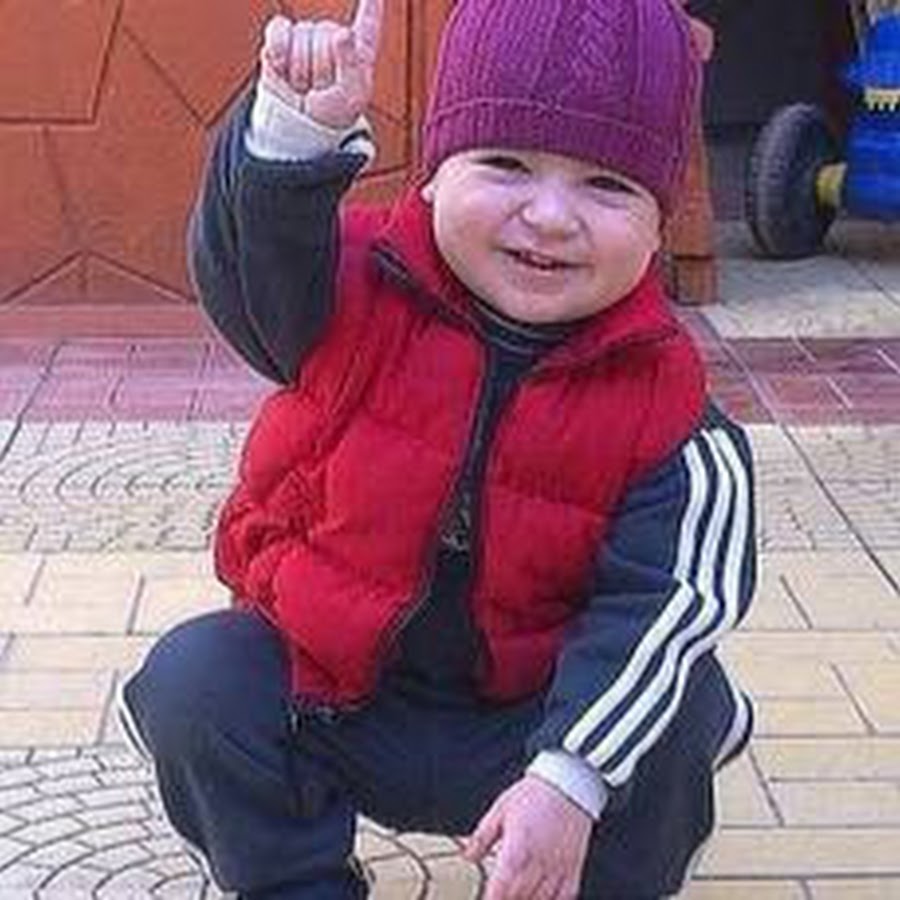 Мелкий бандит в садике