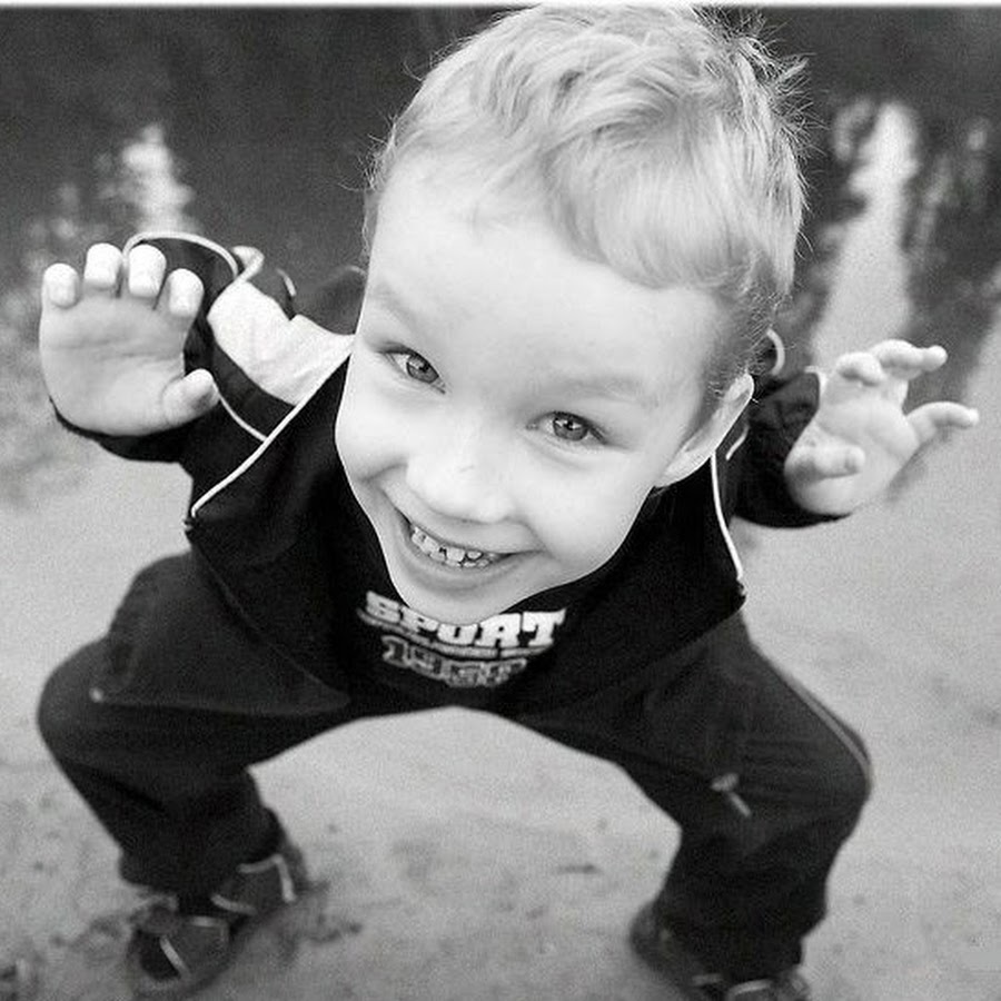 мальчик улыбается. смешные малыши. самый смешной мальчик. самый смешной мальчик. смешные фото детей.