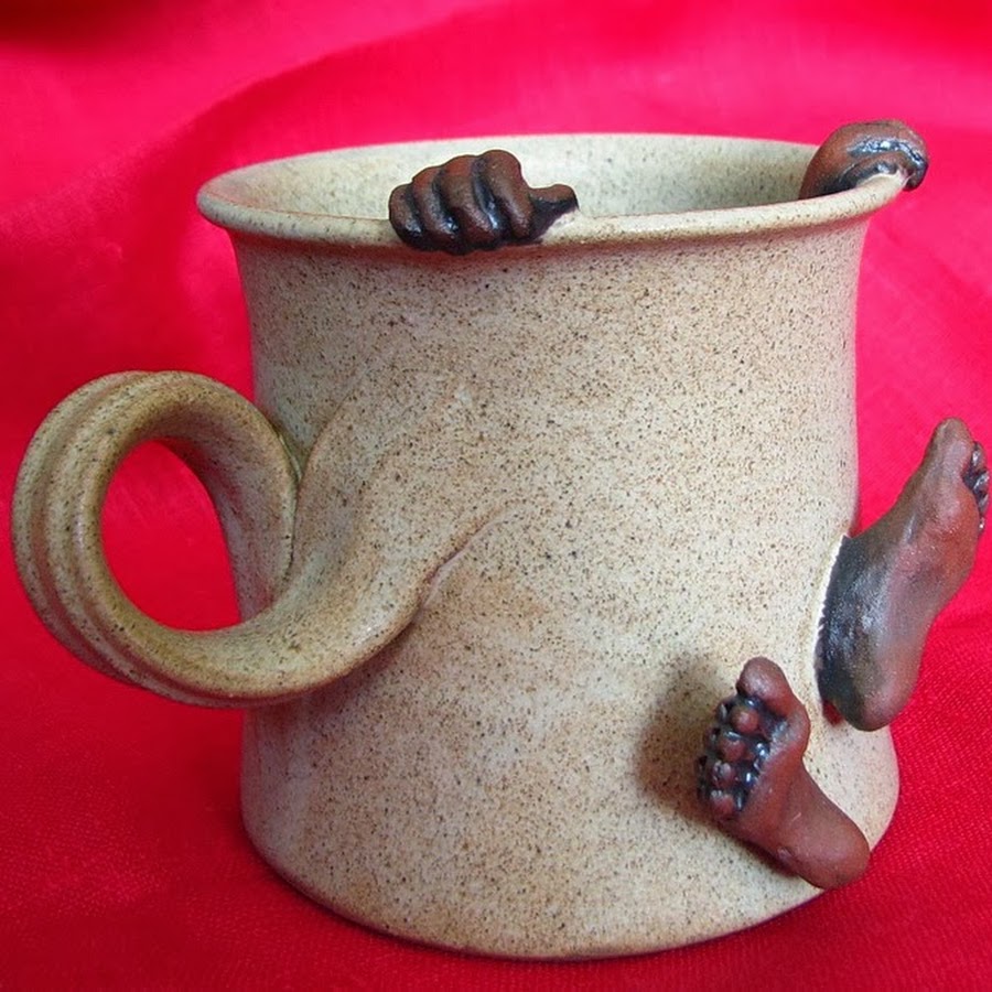 Полезные поделки из глины. Кукольная посуда из полимерной глины. Кружка из глины. Кружка из глины. Можно ли из глины сделать кружку.