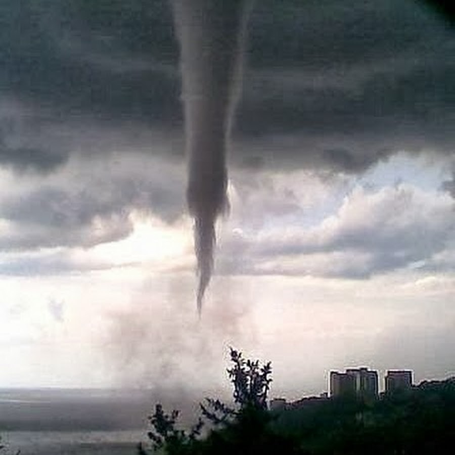 Смерч в клину 28 сентября. Смерч Дагомыс. 3 Смерча в Сочи. Торнадо в Дагомысе. Смерч в Сочи 2023.