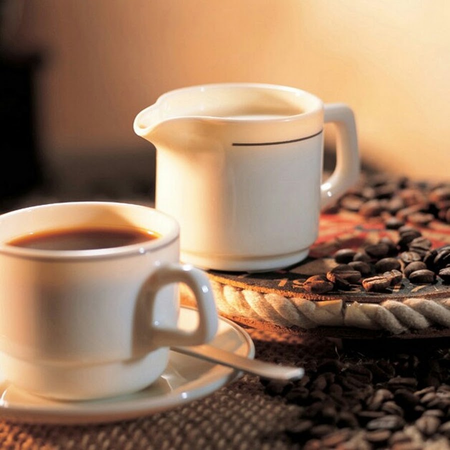 2 чашки кофе на столе. Чашка кофе. Красивые кофейные чашки. Красивый кофе. Чашка кофе на столе.