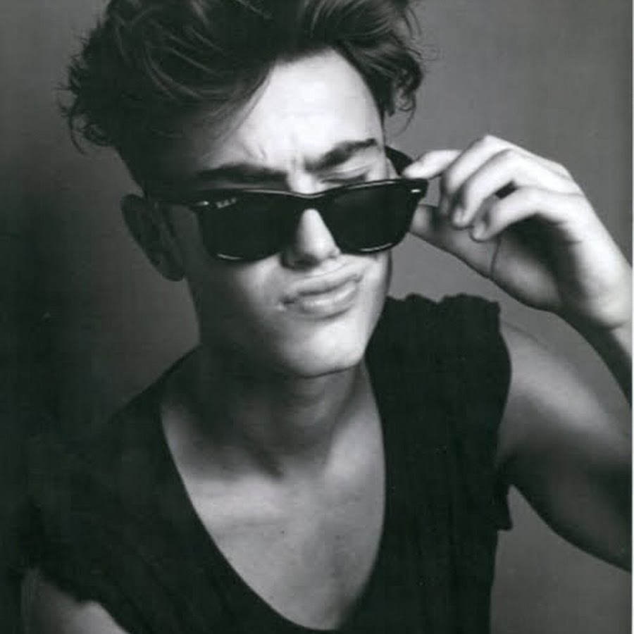 Крутой парень в очках. Красивый мужчина в очках. Парни в очках на аву. Красивые мужские очки. Парень в очках.