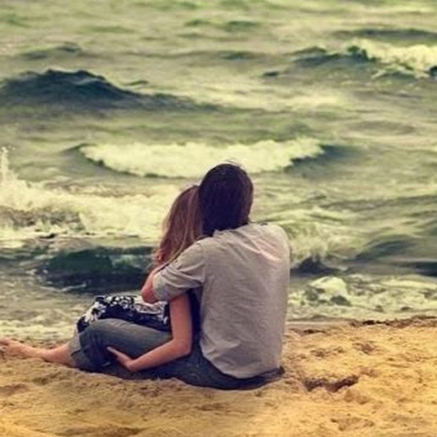 Пара обнимается. Пара рассталась. Найдется рядом девушка. Парень и девушка стоят. Парень с девушкой в машине.